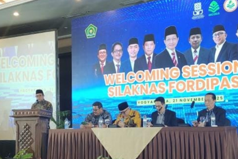 KETUA PROGRAM STUDI S3 STUDI ISLAM BERSAMA DIREKTUR PASACARJANA UIN MADURA MENGHADIRI FORDIPAS dan INCOILS 2025